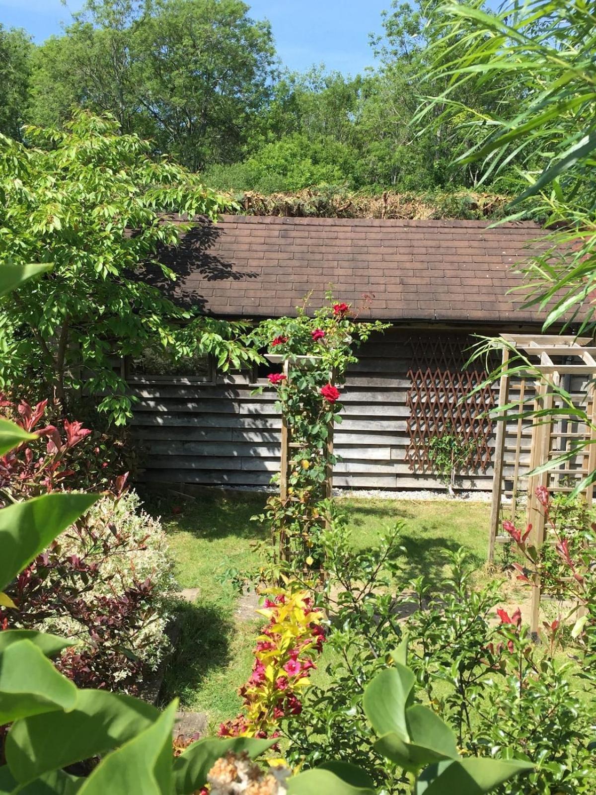 Vila The Tool Shed Nestled In Idyllic Countryside Linchmere Exteriér fotografie