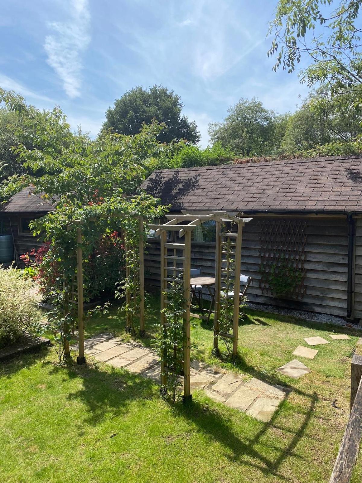 Vila The Tool Shed Nestled In Idyllic Countryside Linchmere Exteriér fotografie