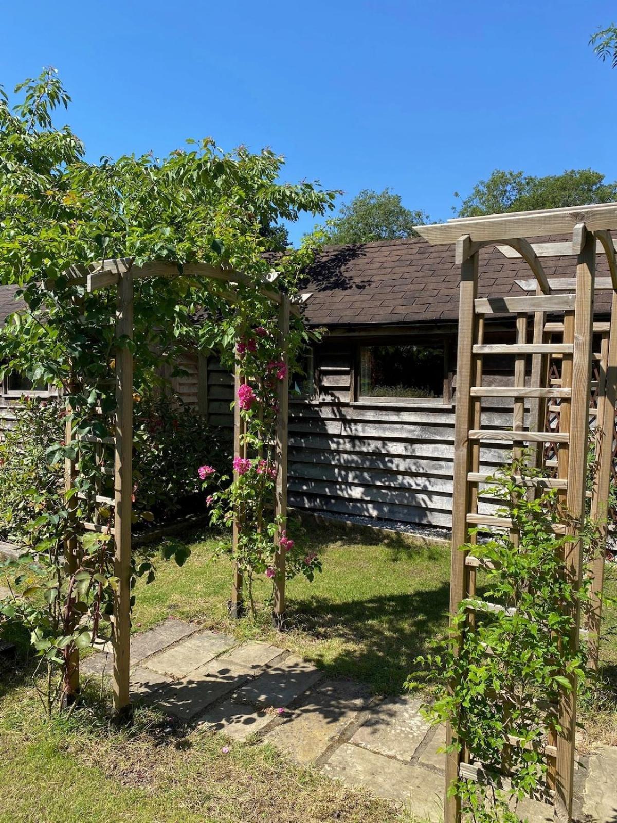 Vila The Tool Shed Nestled In Idyllic Countryside Linchmere Exteriér fotografie